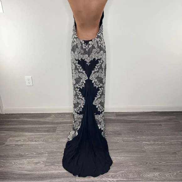 Nicole Miller Black and White Halter Maxi Sundress. Pre owned. - Picture 8 of 15